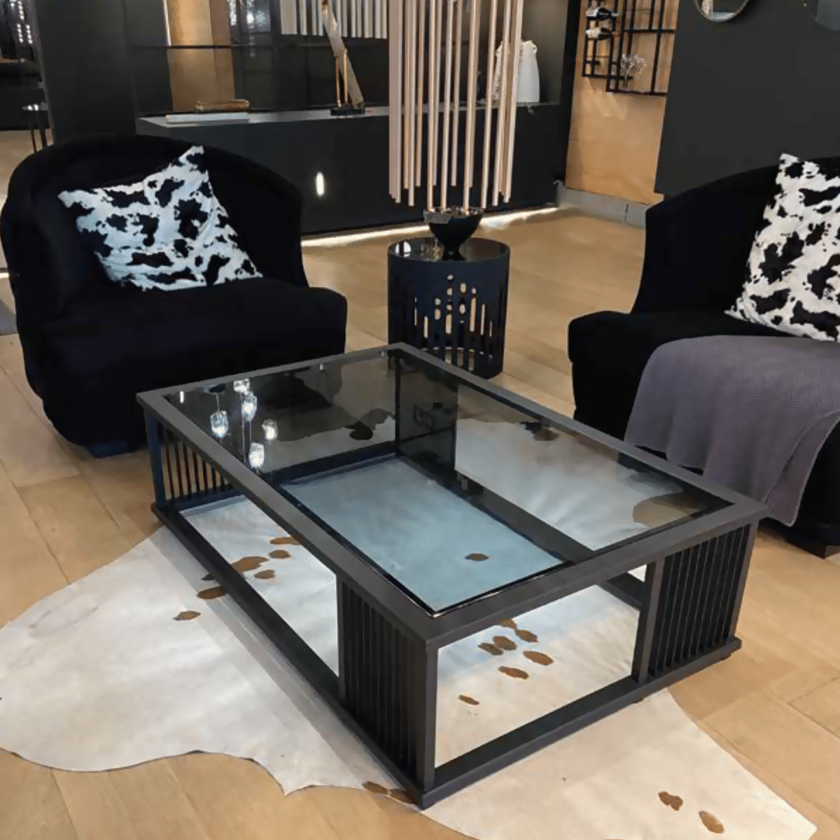 <h2 class="p-t-50">BAILLY</h2>